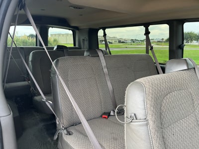 2025 Chevrolet Express Passenger 1LT
