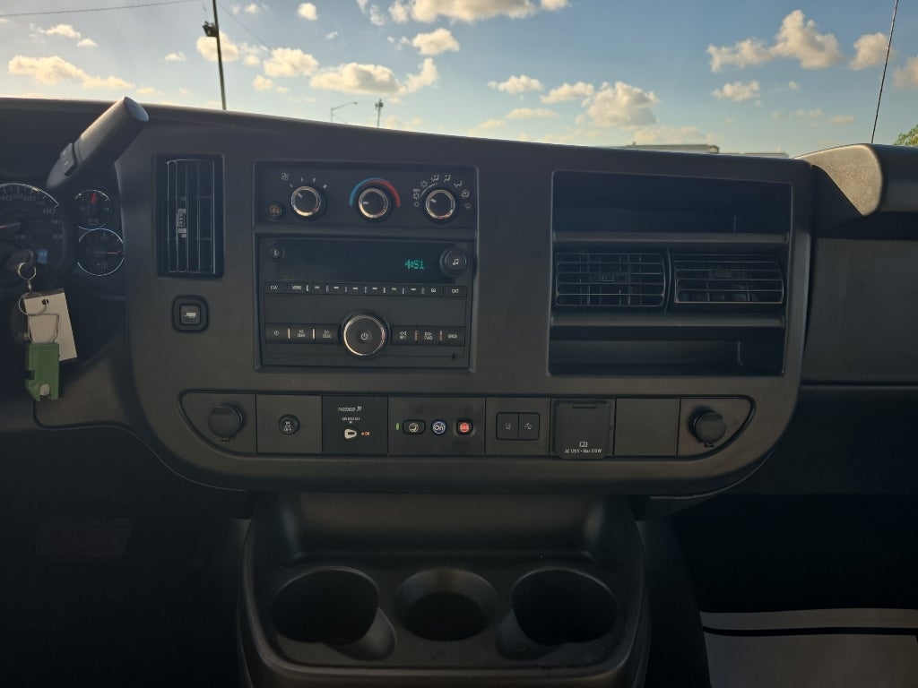 2025 Chevrolet Express Passenger 1LT