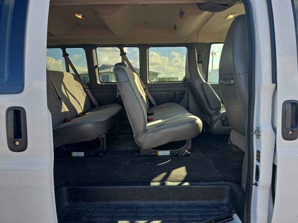 2025 Chevrolet Express Passenger 1LT