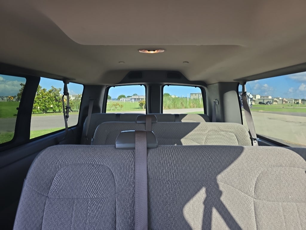 2025 Chevrolet Express Passenger 1LT