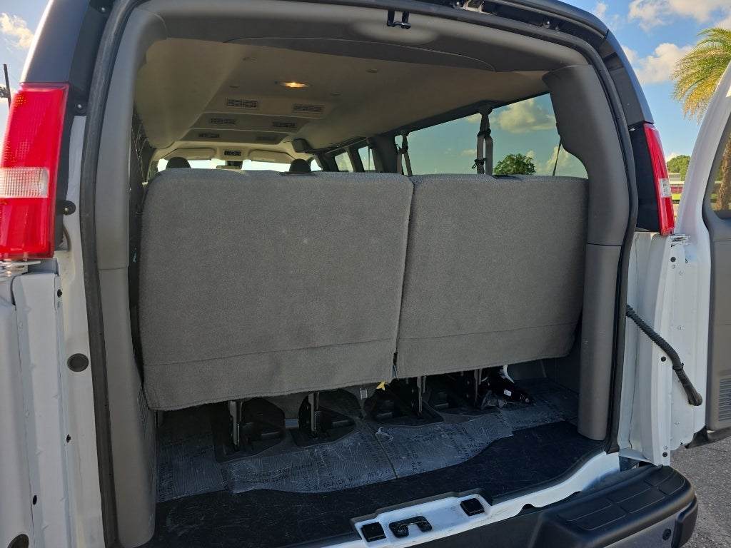 2025 Chevrolet Express Passenger 1LT