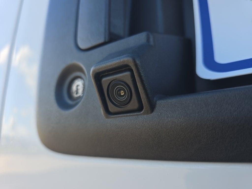 2025 Chevrolet Express Passenger 1LT