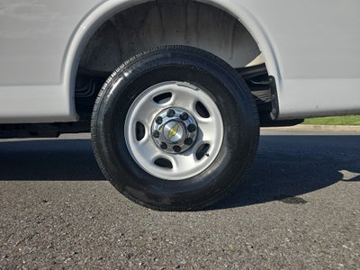 2025 Chevrolet Express Passenger 1LT