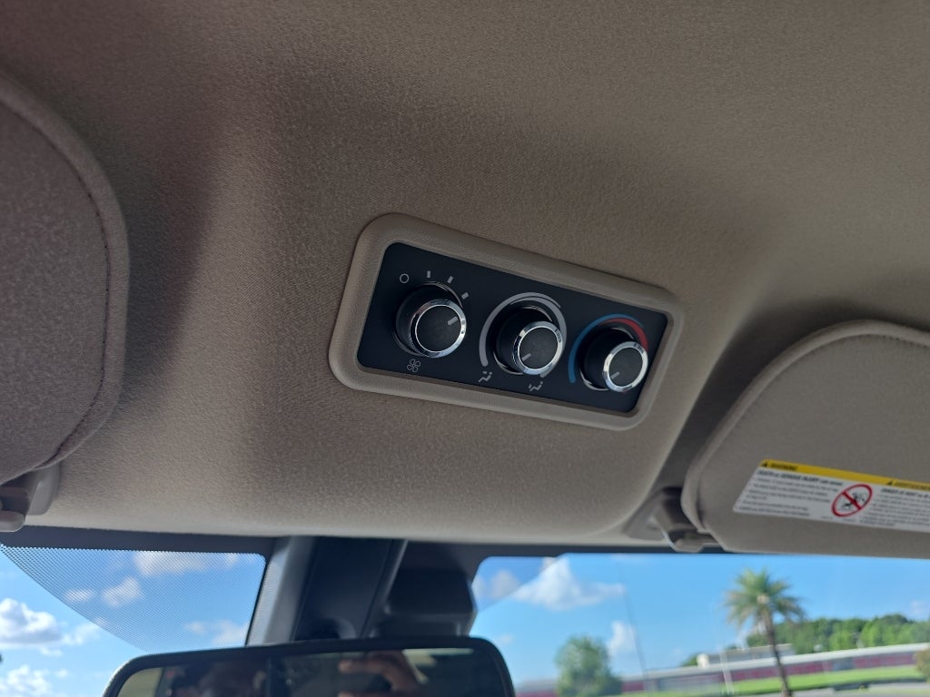 2025 Chevrolet Express Passenger 1LT