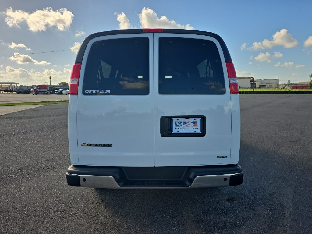 2025 Chevrolet Express Passenger 1LT
