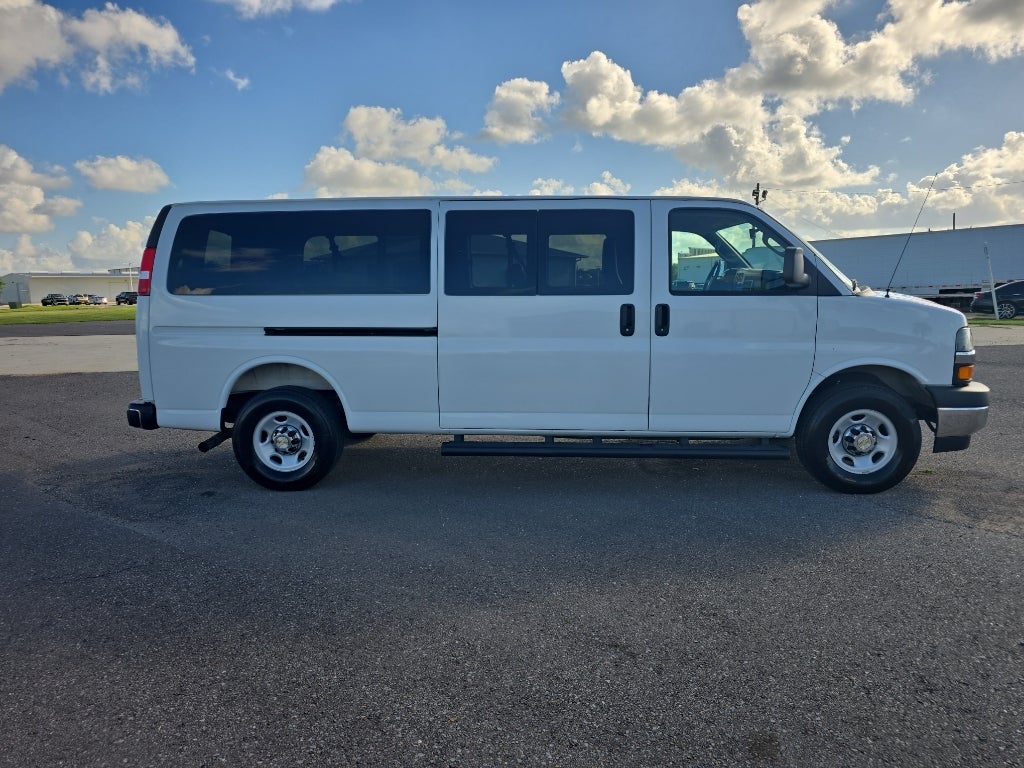 2025 Chevrolet Express Passenger 1LT