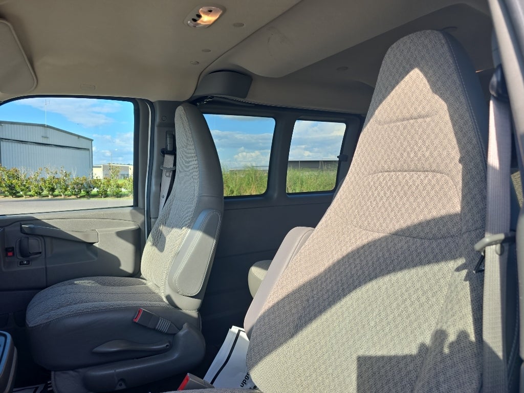2025 Chevrolet Express Passenger 1LT