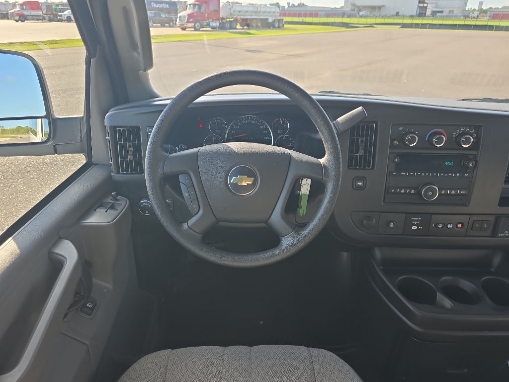 2025 Chevrolet Express Passenger 1LT