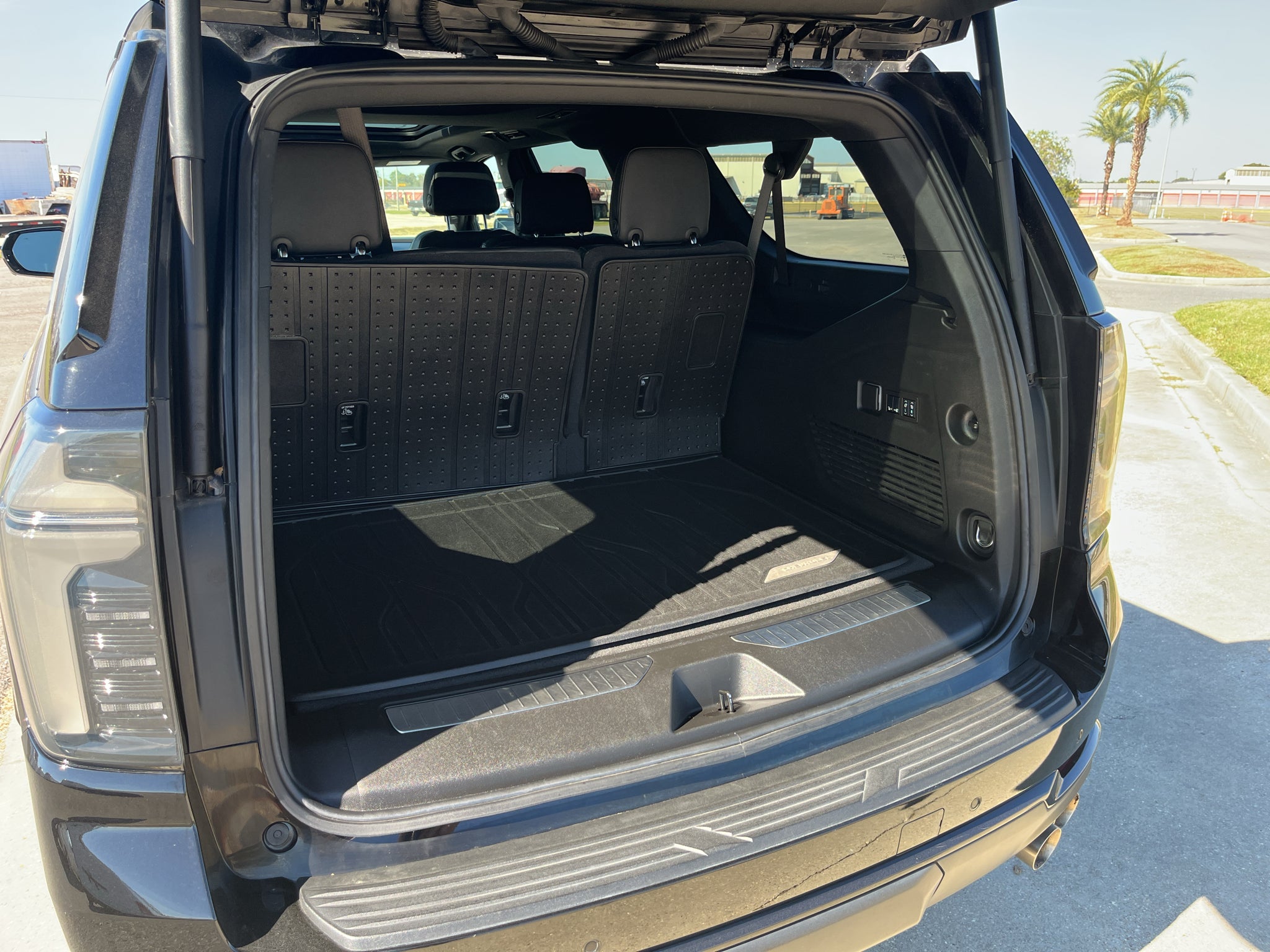 2025 Chevrolet Suburban RST
