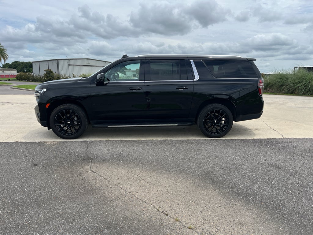 2023 Chevrolet Suburban LT