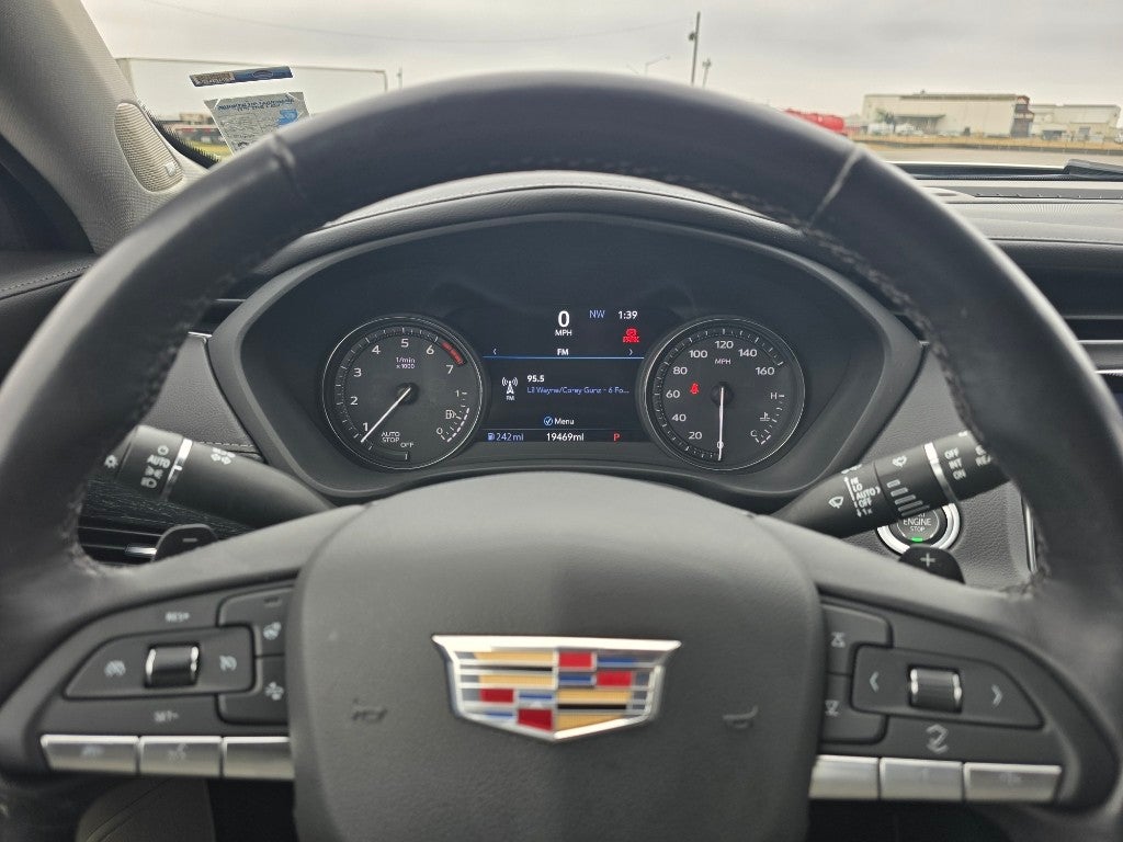 2022 Cadillac XT4 Premium Luxury