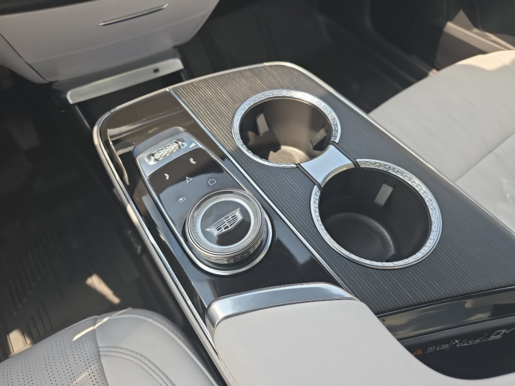 2024 Cadillac LYRIQ Luxury 1