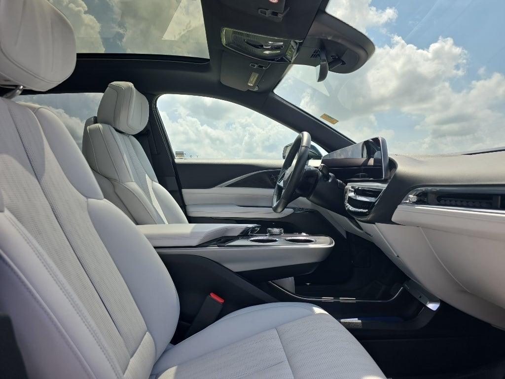 2024 Cadillac LYRIQ Luxury 1