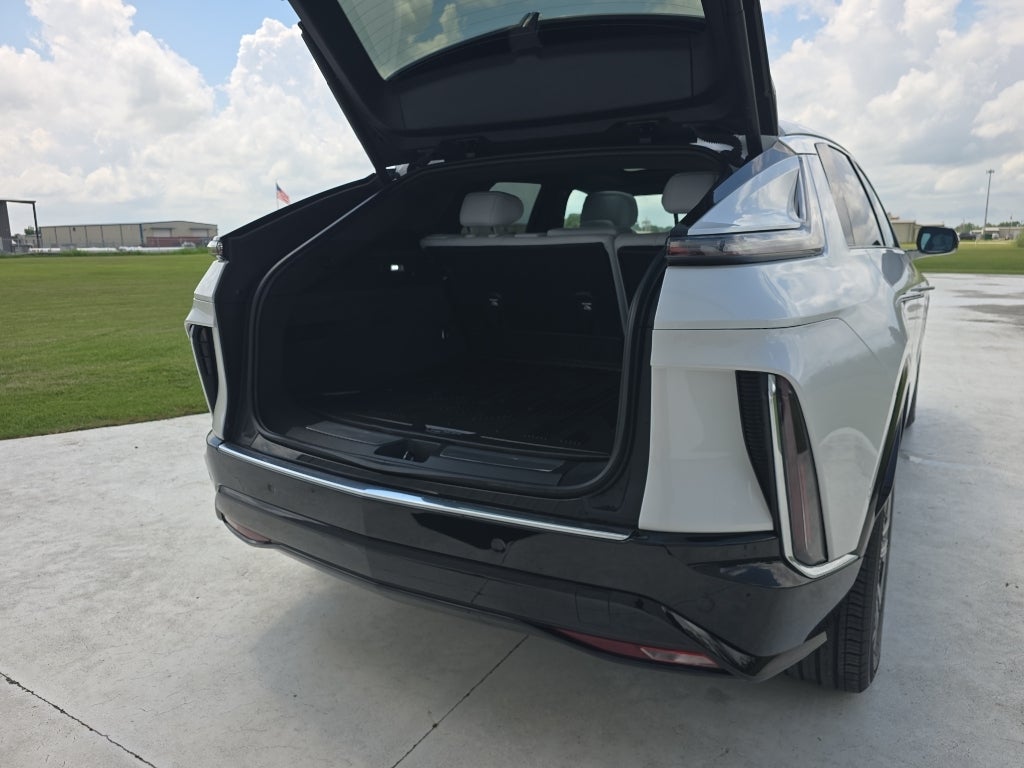 2024 Cadillac LYRIQ Luxury 1