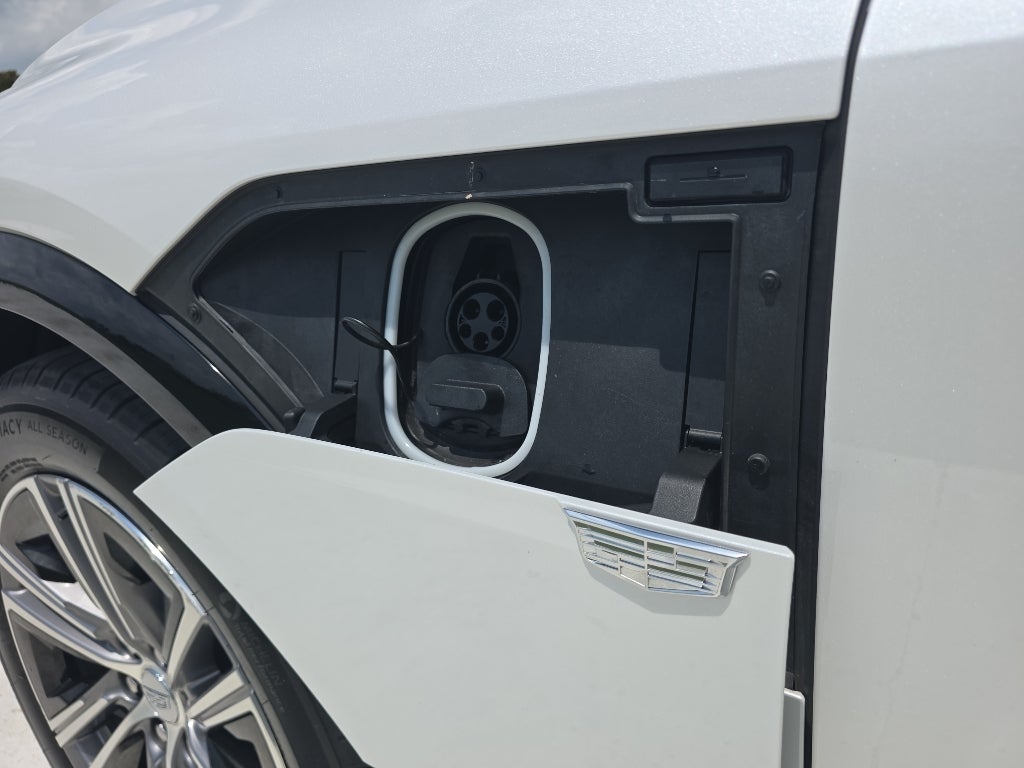 2024 Cadillac LYRIQ Luxury 1
