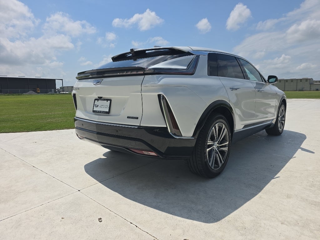 2024 Cadillac LYRIQ Luxury 1