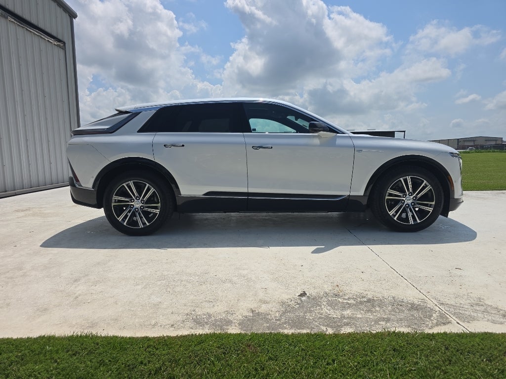 2024 Cadillac LYRIQ Luxury 1