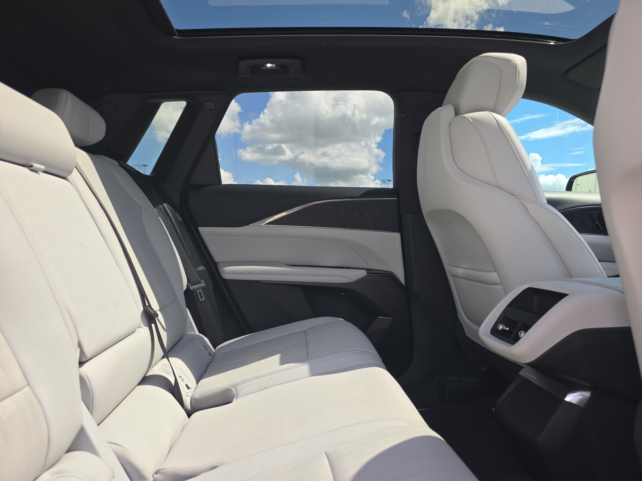 2024 Cadillac LYRIQ Sport 1