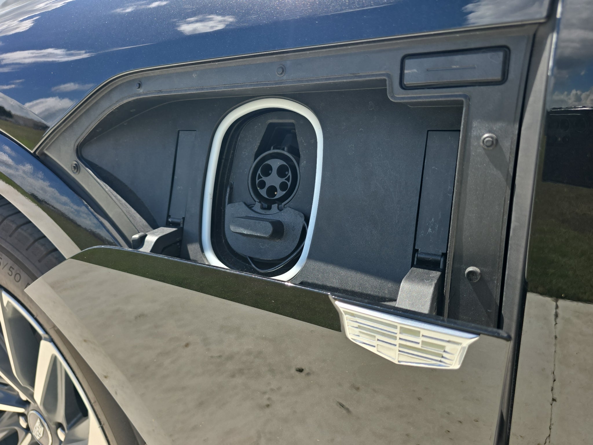 2024 Cadillac LYRIQ Sport 1