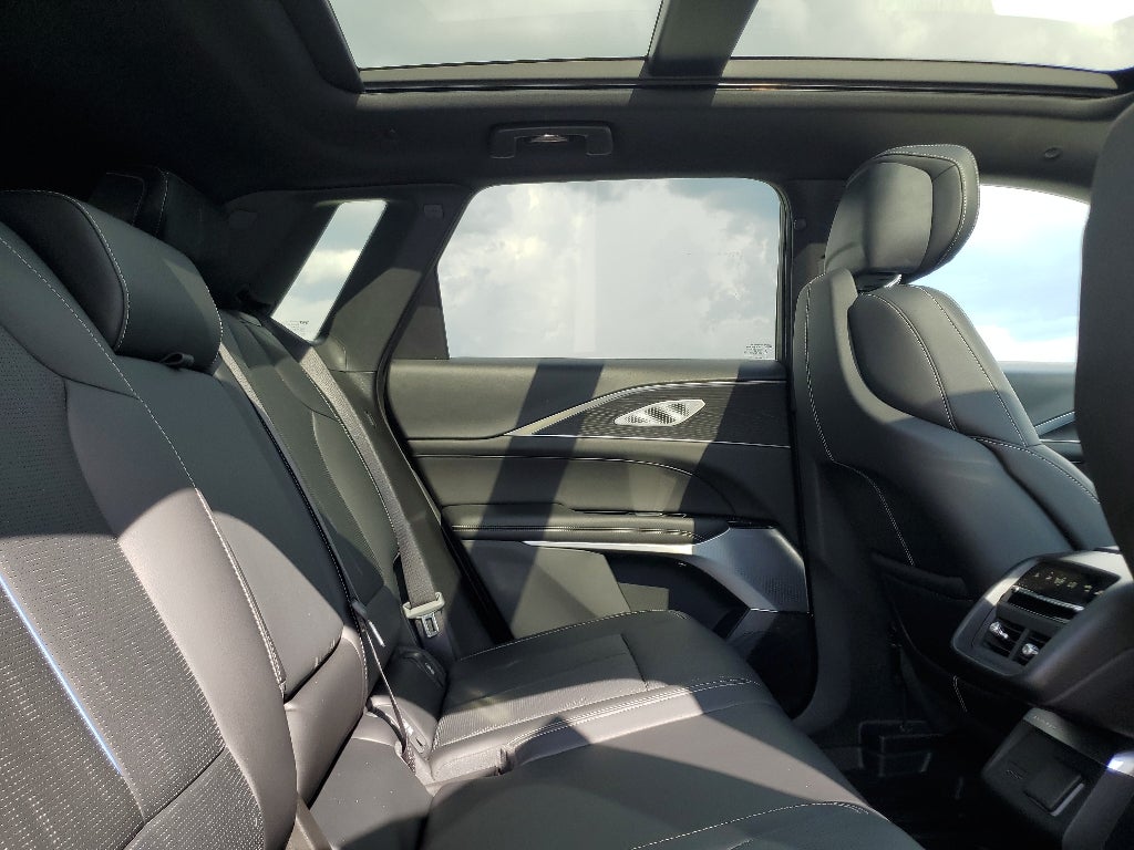 2025 Cadillac LYRIQ Luxury 3