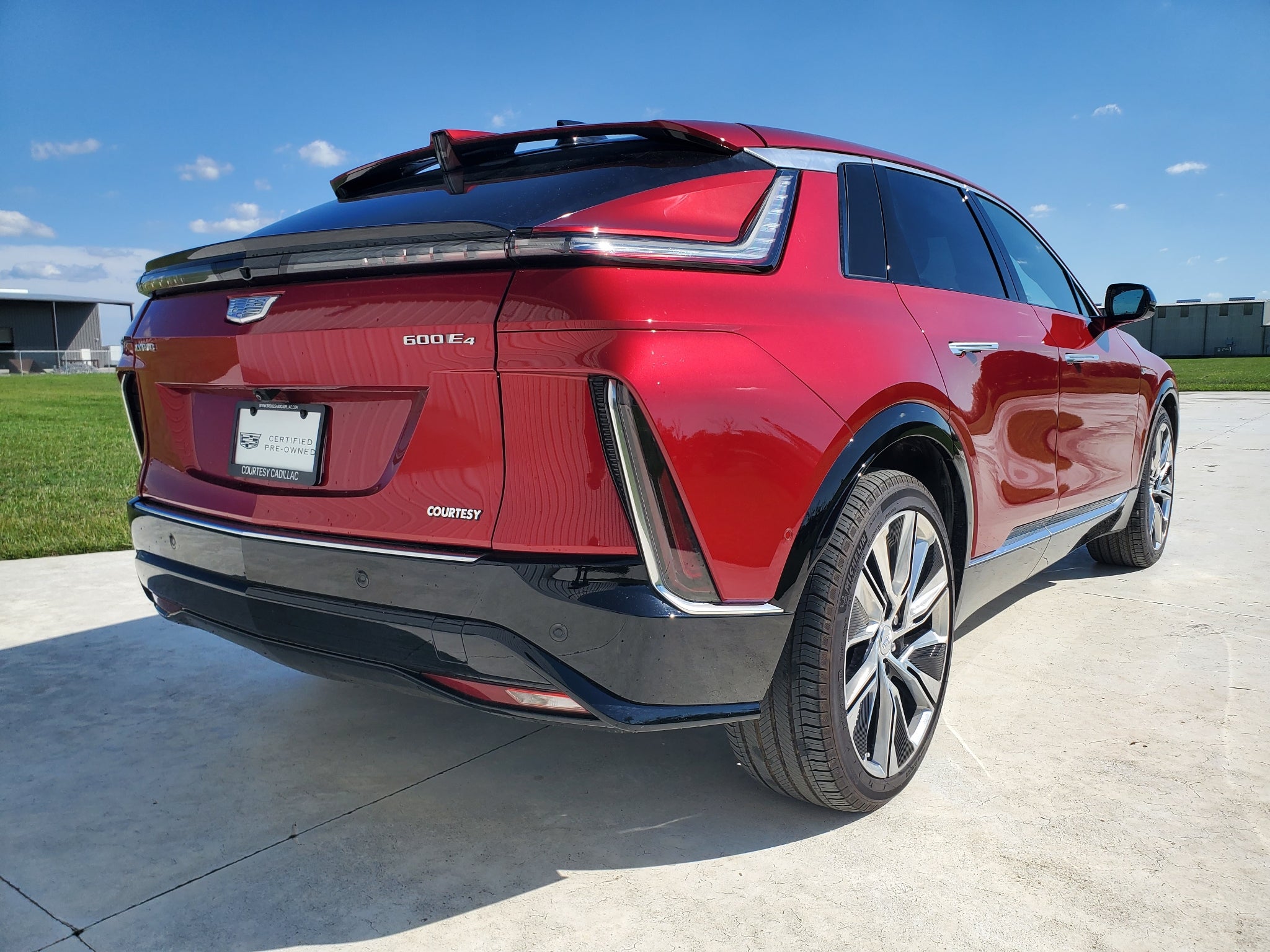 2025 Cadillac LYRIQ Luxury 3