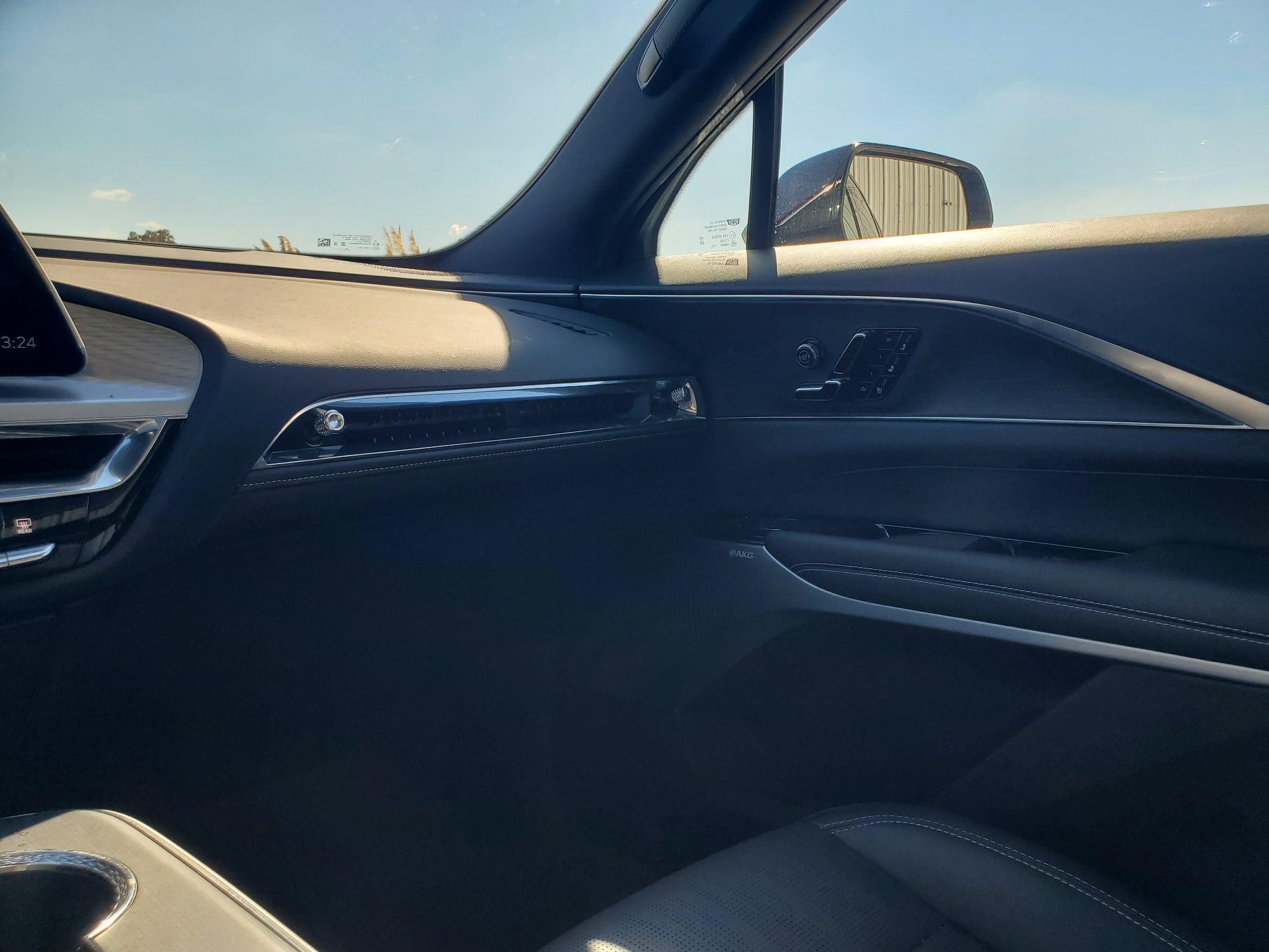 2025 Cadillac LYRIQ Luxury 3