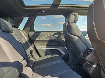 2025 Cadillac LYRIQ Luxury 3
