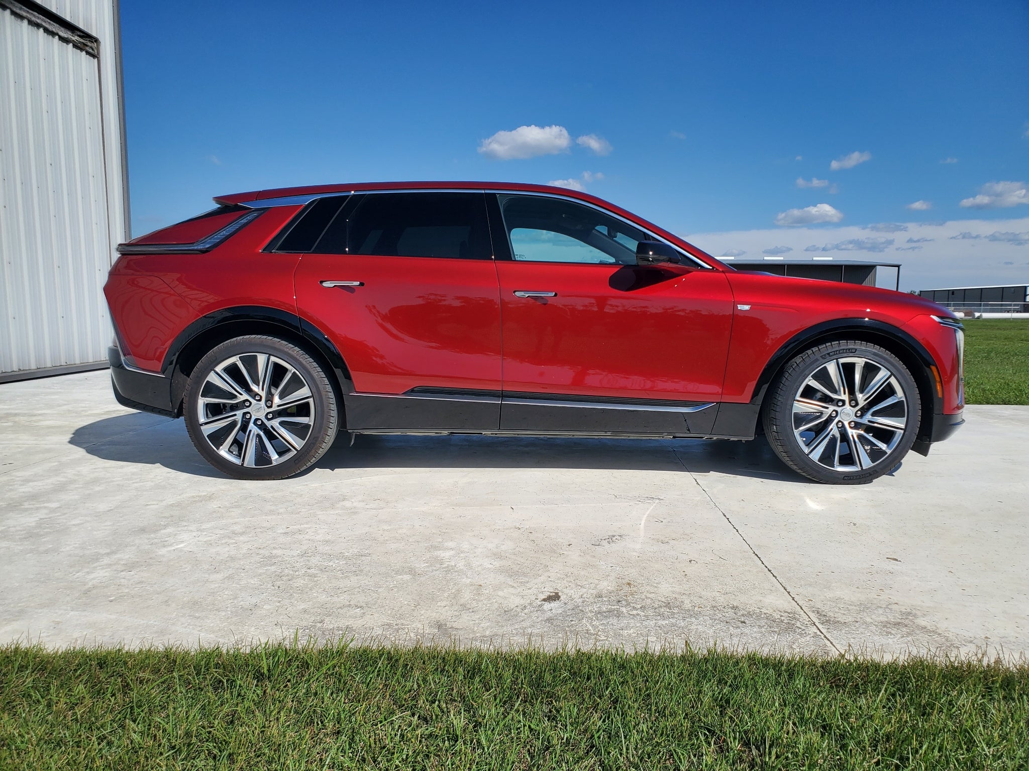 2025 Cadillac LYRIQ Luxury 3