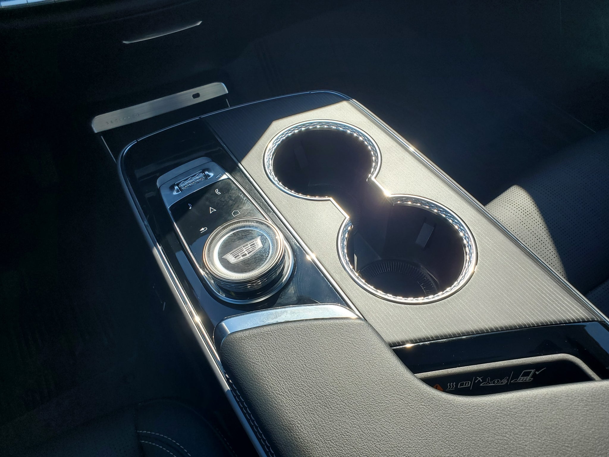 2025 Cadillac LYRIQ Luxury 3
