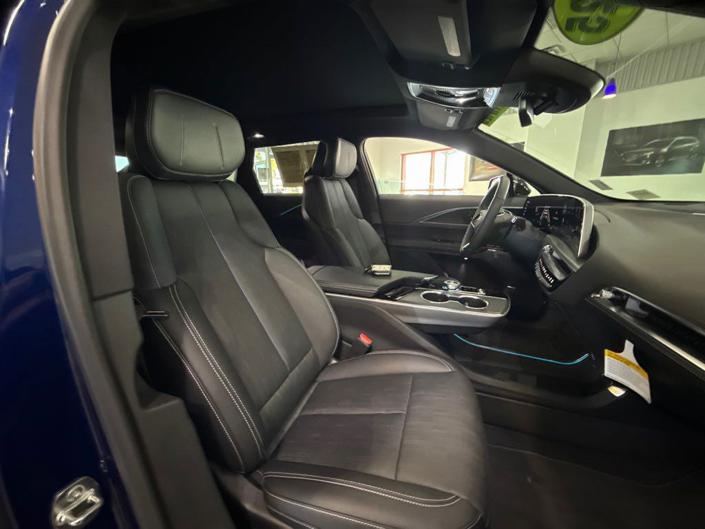 2025 Cadillac LYRIQ Sport 1