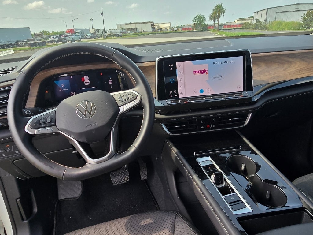 2025 Volkswagen Atlas 2.0T SE w/Technology