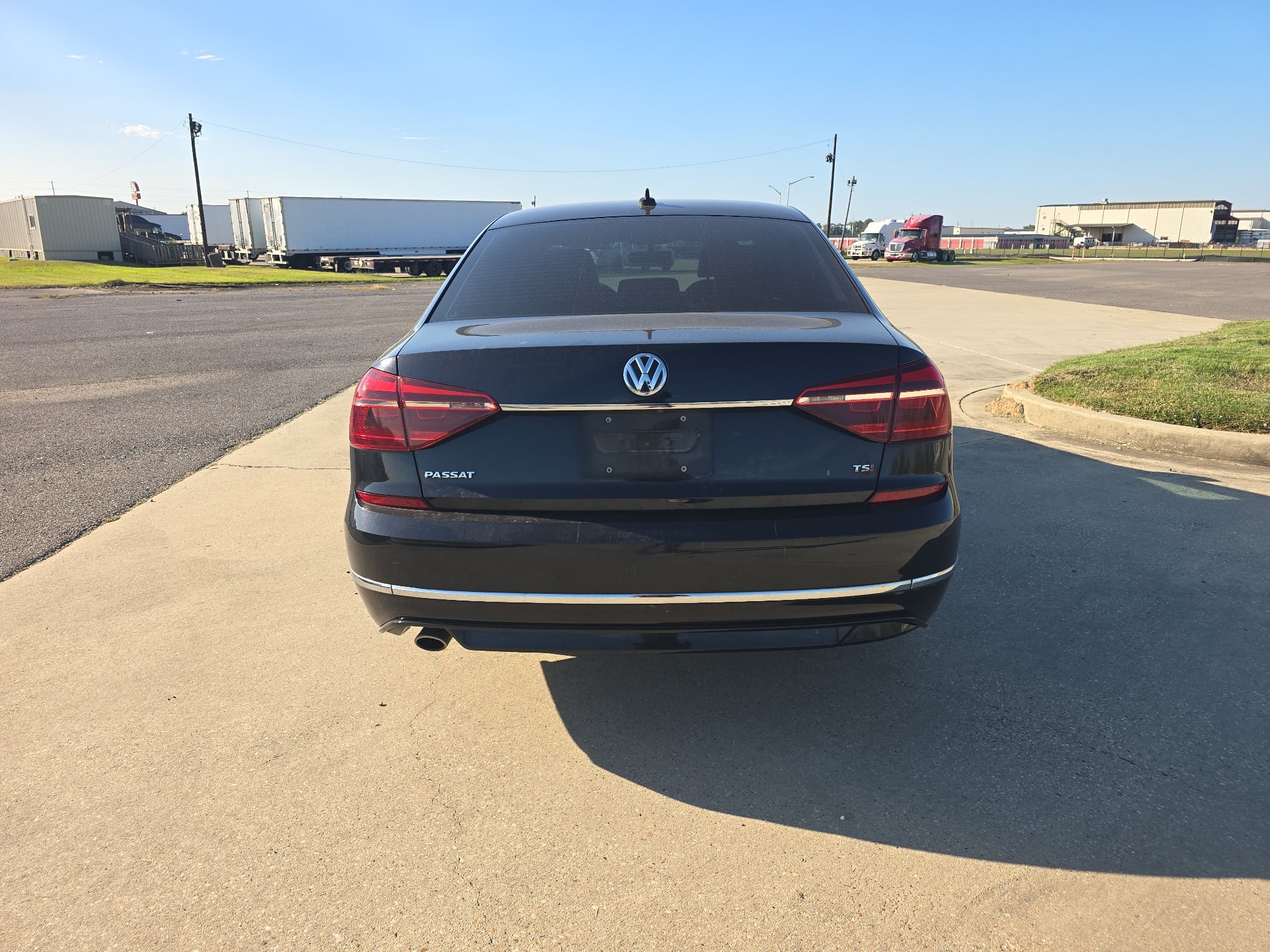 2017 Volkswagen Passat R-Line w/Comfort Pkg
