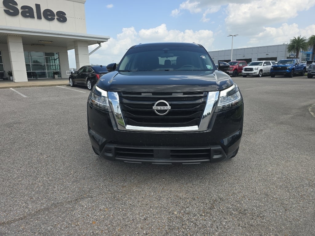 2022 Nissan Pathfinder SV