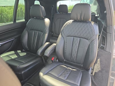 2025 BMW X7 M60i