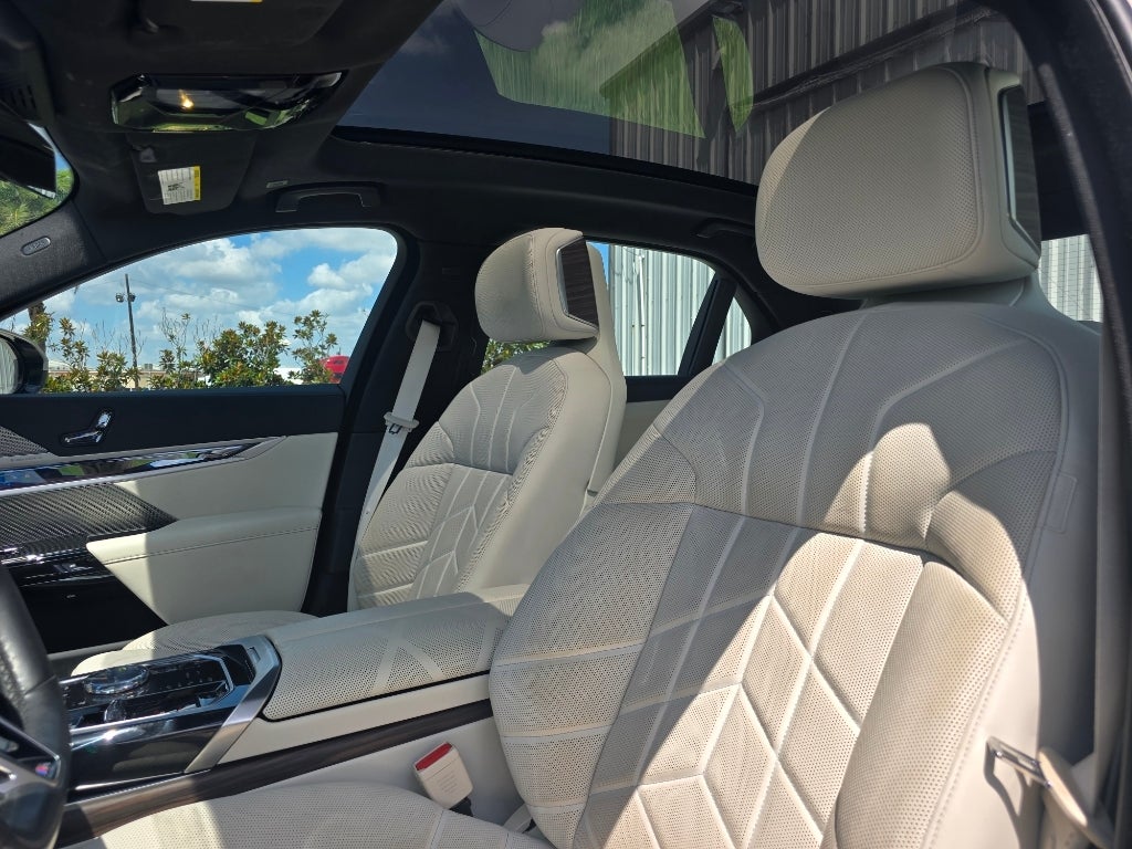 2024 BMW 7 Series 740i
