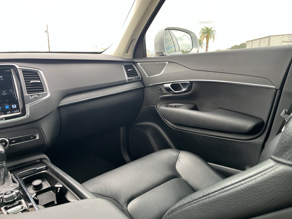 2020 Volvo XC90 Momentum